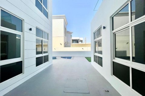 Vilë në Al Barsha, Dubai, Emiratet e Bashkuara Arabe 5 dhoma gjumi, 903.64 m2. № 637529 - Foto 12