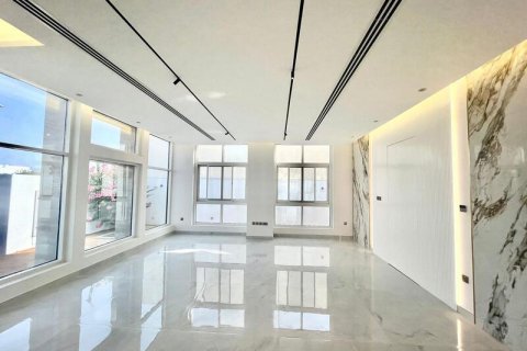 Vilë në Al Barsha, Dubai, Emiratet e Bashkuara Arabe 5 dhoma gjumi, 903.64 m2. № 637529 - Foto 3