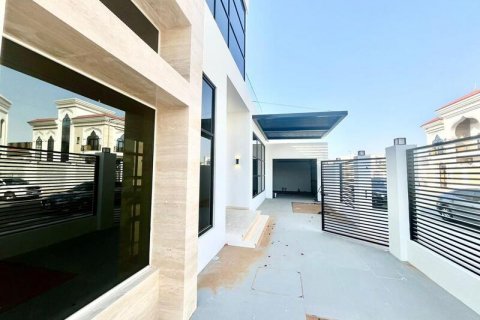 Vilë në Al Barsha, Dubai, Emiratet e Bashkuara Arabe 5 dhoma gjumi, 903.64 m2. № 637529 - Foto 13