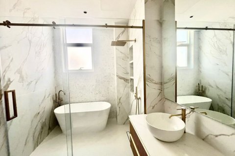 Vilë në Al Barsha, Dubai, Emiratet e Bashkuara Arabe 5 dhoma gjumi, 903.64 m2. № 637529 - Foto 7