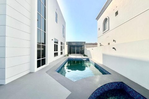 Vilë në Al Barsha, Dubai, Emiratet e Bashkuara Arabe 5 dhoma gjumi, 903.64 m2. № 637529 - Foto 1
