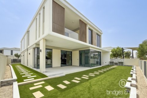 Снять в аренду виллу в Дубай, ОАЭ 5 спален, 577.4м2, № 669256 - фото 1