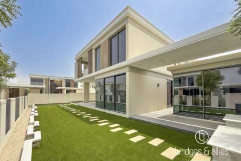 Снять в аренду виллу в Дубай, ОАЭ 5 спален, 577.4м2, № 669256 - фото 2