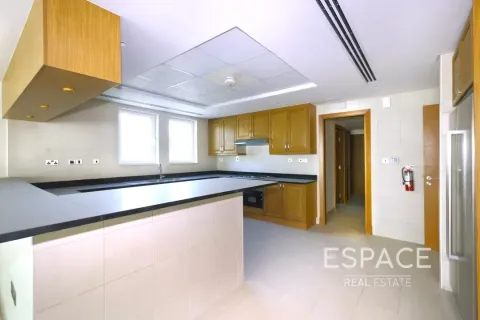 Villa zum Verkauf in Jumeirah Park, Dubai, VAE 4 Schlafzimmer, 403 m2 Nr. 661019 - Foto 4