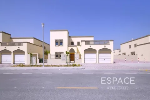 Villa zum Verkauf in Jumeirah Park, Dubai, VAE 4 Schlafzimmer, 403 m2 Nr. 661019 - Foto 1