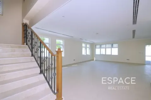 Villa zum Verkauf in Jumeirah Park, Dubai, VAE 4 Schlafzimmer, 403 m2 Nr. 661019 - Foto 3