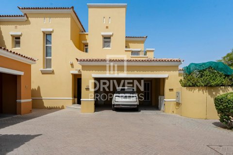 Villa till försäljning i Arabian Ranches, Dubai, UAE 3 sovrum, 445.93 kvm Nr. 743543 - fotografi 1