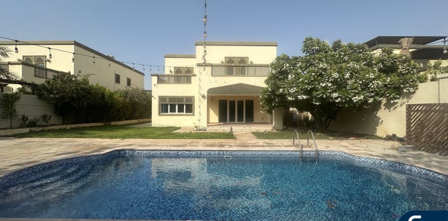 Vila v Jumeirah Park, Dubai, SAE 4 spálne, 471 m2 č. 668590