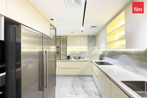 Apartment in Dubai, UAE 3 bedrooms, 175 sq.m. № 630489 - photo 17