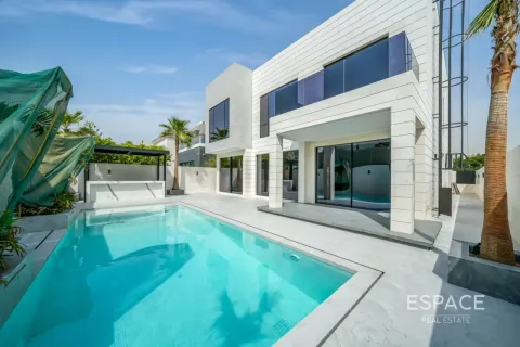 Villa in Jumeirah Park, Dubai, UAE 5 bedrooms, 481 sq.m. № 738375 - photo 1