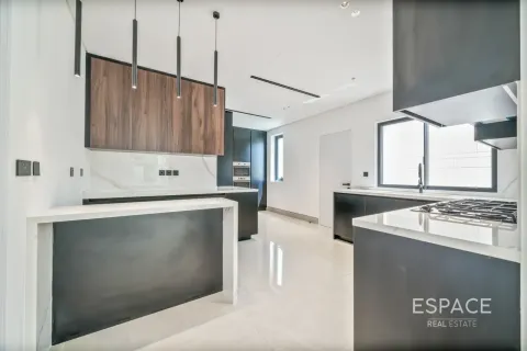 Villa in Jumeirah Park, Dubai, UAE 5 bedrooms, 481 sq.m. № 738375 - photo 7