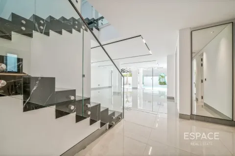 Villa in Jumeirah Park, Dubai, UAE 5 bedrooms, 481 sq.m. № 738375 - photo 5