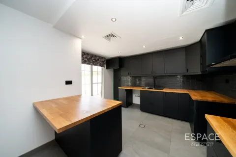 Vila v The Springs, Dubai, SAE 3 spálne, 228 m2 č. 738372 - Fotografia 5