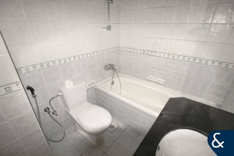 Huoneisto Jumeirah Lake Towers, Dubai, Arabiemiraatit 2 makuuhuonetta, 100 m2 № 688889 - kuva 7