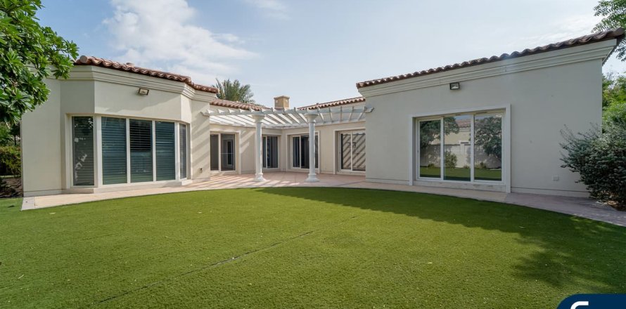 Motor City, Dubai, संयुक्त अरब अमीरात में विला, 4 बेडरूम, 399 वर्ग मीटर, संख्या 688891