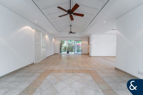 Motor City, Dubai, संयुक्त अरब अमीरात में विला, 4 बेडरूम, 399 वर्ग मीटर, संख्या 688891 - फ़ोटो 3