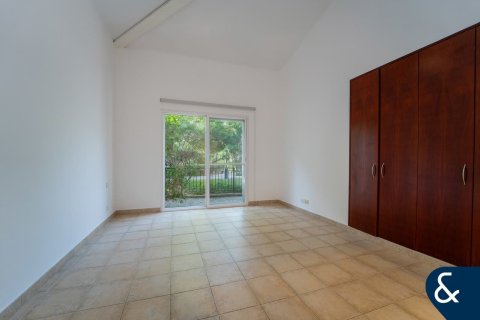 Motor City, Dubai, संयुक्त अरब अमीरात में विला, 4 बेडरूम, 399 वर्ग मीटर, संख्या 688891 - फ़ोटो 2