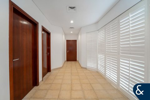 Motor City, Dubai, संयुक्त अरब अमीरात में विला, 4 बेडरूम, 399 वर्ग मीटर, संख्या 688891 - फ़ोटो 11