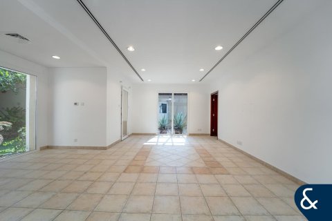 Motor City, Dubai, संयुक्त अरब अमीरात में विला, 4 बेडरूम, 399 वर्ग मीटर, संख्या 688891 - फ़ोटो 4