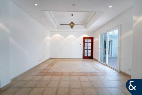 Motor City, Dubai, संयुक्त अरब अमीरात में विला, 4 बेडरूम, 399 वर्ग मीटर, संख्या 688891 - फ़ोटो 6