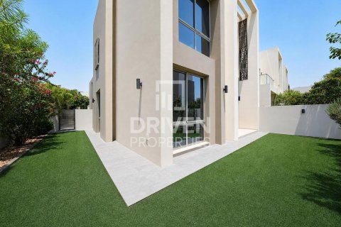 Vila u Arabian Ranches 2, Dubai, UAE 4 spavaćih soba, 271.37 m2 Br. 755855 - fotografija 2
