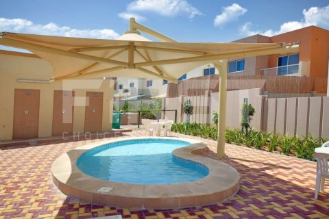 Vilë në Al Reef, Abu Dhabi, Emiratet e Bashkuara Arabe 2 dhoma gjumi, 170.2 m2. № 731440 - Foto 2