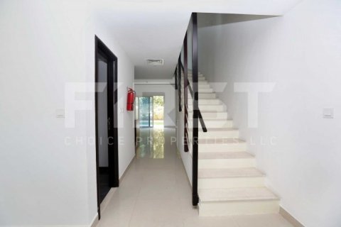 Vilë në Al Reef, Abu Dhabi, Emiratet e Bashkuara Arabe 2 dhoma gjumi, 170.2 m2. № 731440 - Foto 12