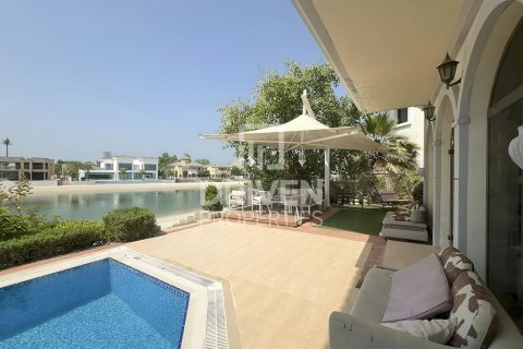 Vilë në Palm Jumeirah, Dubai, Emiratet e Bashkuara Arabe 5 dhoma gjumi, 622.36 m2. № 759711 - Foto 11