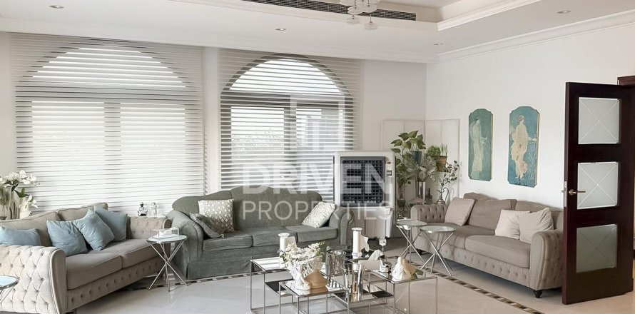 Vilë në Palm Jumeirah, Dubai, Emiratet e Bashkuara Arabe 5 dhoma gjumi, 622.36 m2. № 759711