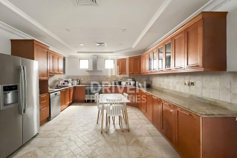 Vilë në Palm Jumeirah, Dubai, Emiratet e Bashkuara Arabe 5 dhoma gjumi, 622.36 m2. № 759711 - Foto 22