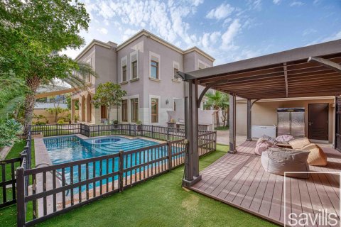 Villa à vendre à Emirates Hills, Dubai, EAU 5 chambres, 836.13 m2 № 747152 - photo 1