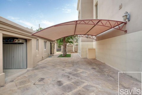 Villa à vendre à Emirates Hills, Dubai, EAU 5 chambres, 836.13 m2 № 747152 - photo 25