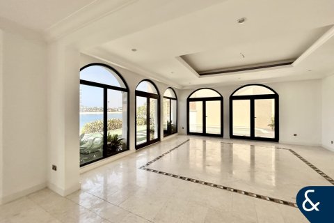 וילה להשכרה ב Palm Jumeirah, Dubai, איחוד האמירויות 4 חדרי שינה, 1245 מ"ר, מספר 666251 - תמונה 1