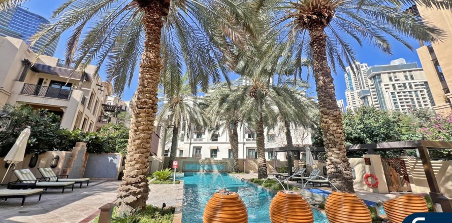 Korter asukohaga Old Town, Dubai, AÜE: 2 magamistoaga, 135 m² Nr 688866
