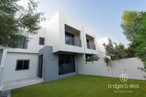 Villa itt: Dubai Hills Estate, EAE, 3 hálószoba, 203 m², azonosító: 688193