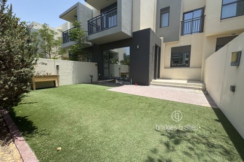 Villa itt: Dubai Hills Estate, EAE, 3 hálószoba, 194 m², azonosító: 688194