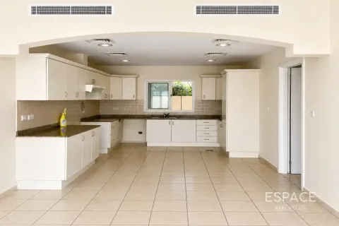 Villa en alquiler en Meadows, Dubai, EAU 3 dormitorios, 320 m2 № 738152 - foto 2