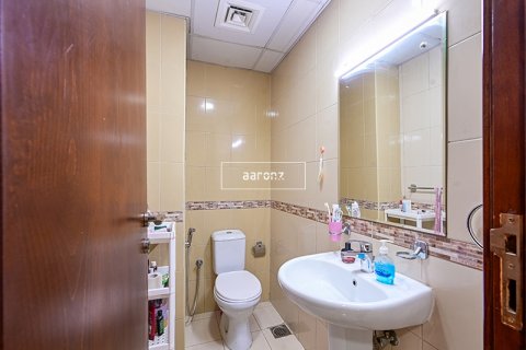 Apartment in Jumeirah Lake Towers, Dubai, UAE 2 bedrooms, 64.1 sq.m. № 630830 - photo 8