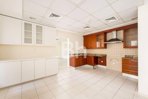 Villa te huur in Arabian Ranches, Dubai, VAE 5 slaapkamers, 640 vr.m., nr 643857 - foto 20
