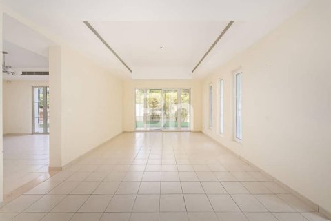 Villa te huur in Arabian Ranches, Dubai, VAE 5 slaapkamers, 640 vr.m., nr 643857 - foto 23