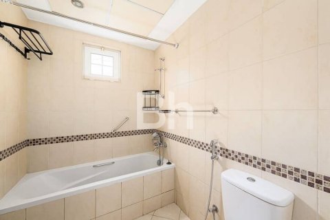 Villa te huur in Arabian Ranches, Dubai, VAE 5 slaapkamers, 640 vr.m., nr 643857 - foto 6