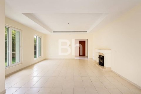 Villa te huur in Arabian Ranches, Dubai, VAE 5 slaapkamers, 640 vr.m., nr 643857 - foto 22