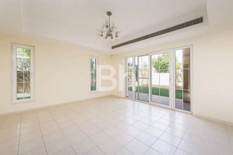 Villa te huur in Arabian Ranches, Dubai, VAE 5 slaapkamers, 640 vr.m., nr 643857 - foto 21