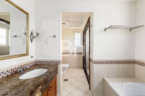 Villa te huur in Arabian Ranches, Dubai, VAE 5 slaapkamers, 640 vr.m., nr 643857 - foto 7