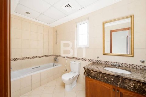 Villa te huur in Arabian Ranches, Dubai, VAE 5 slaapkamers, 640 vr.m., nr 643857 - foto 3