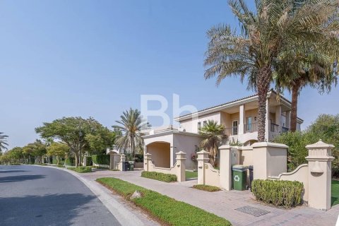 Villa te huur in Arabian Ranches, Dubai, VAE 5 slaapkamers, 640 vr.m., nr 643857 - foto 13