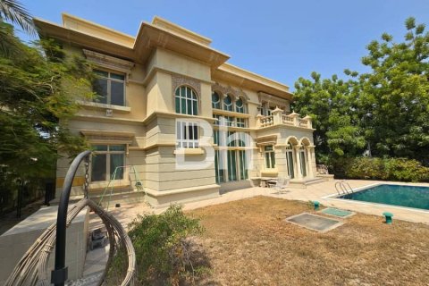 Villa in Jumeirah Islands, Dubai, UAE 4 bedrooms, 987 sq.m. № 643855 - photo 1
