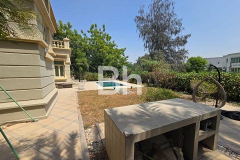 Villa in Jumeirah Islands, Dubai, UAE 4 bedrooms, 987 sq.m. № 643855 - photo 2