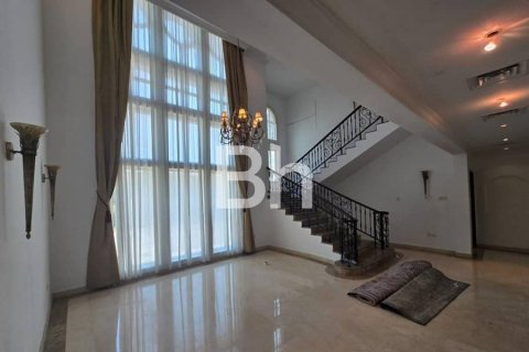 Villa in Jumeirah Islands, Dubai, UAE 4 bedrooms, 987 sq.m. № 643855 - photo 9