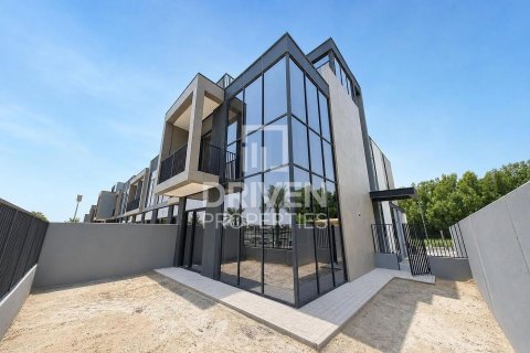 Таунхаус в Мудон, Дубай, ОАЕ 4 спальні, 240.06м2 № 744251